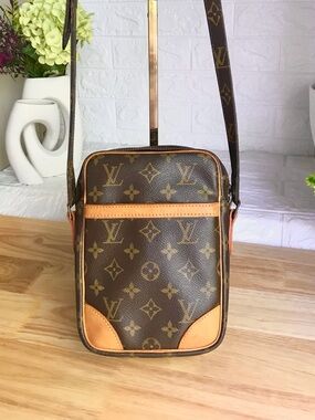 ✅LV AUTHENTIC Monogram Canvas Crossbody Bag UNISEX LOUIS VUITTON